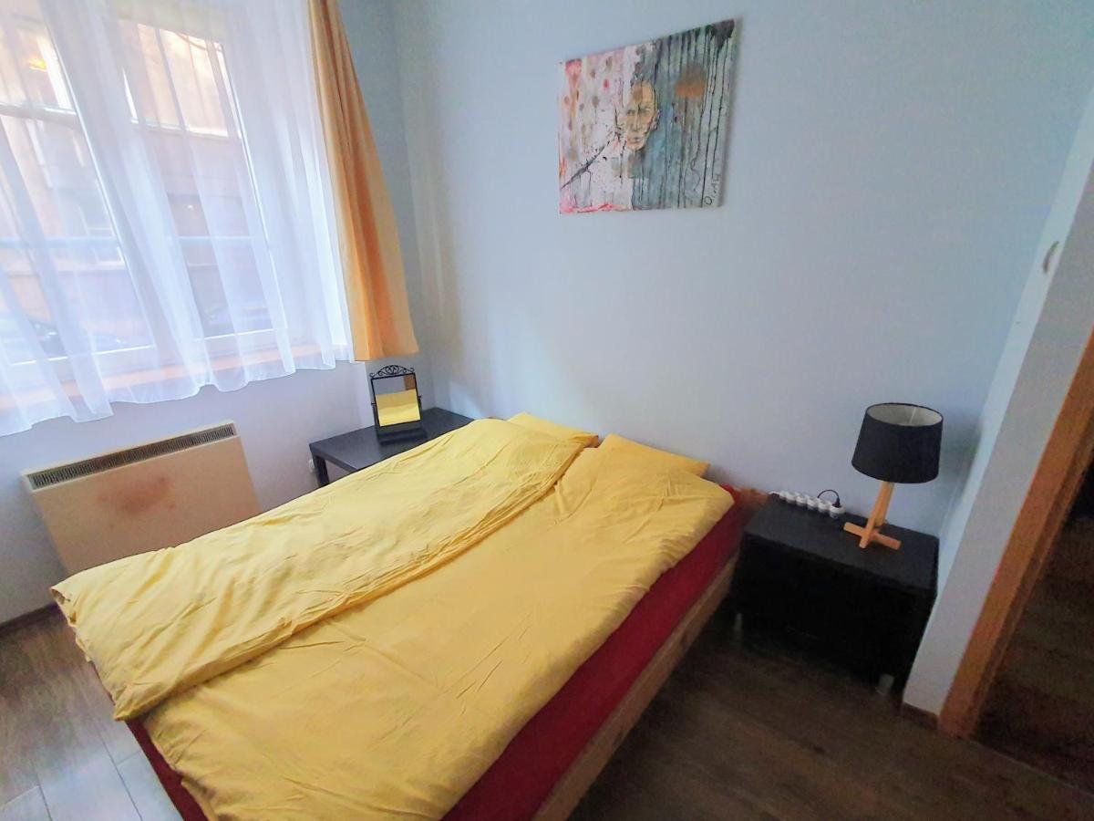 Basic, Quiet Apartment Close To Main Square Krakau Buitenkant foto